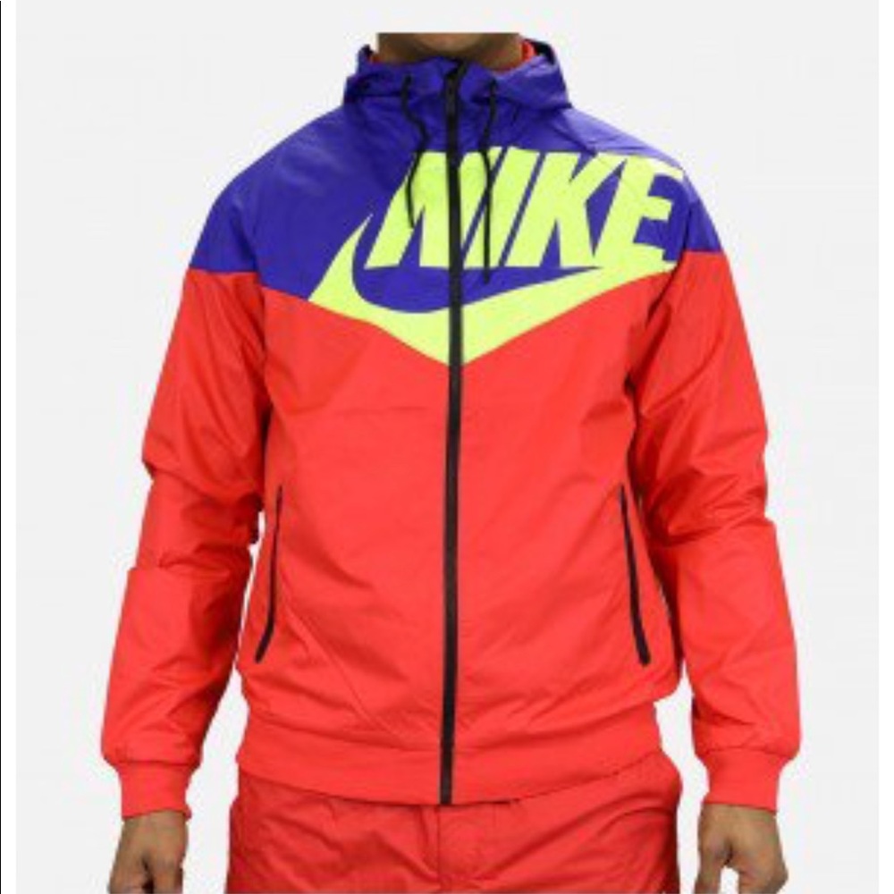 LOOKING FOR THIS JACKET SIZE MEDIUM